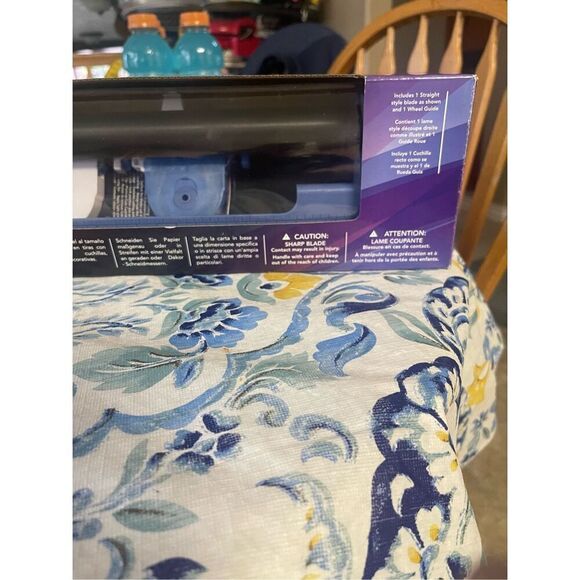 New Xyron Cutz Blue Black Rotary Compact Cutting Starter Kit OS - Picture 8 of 9